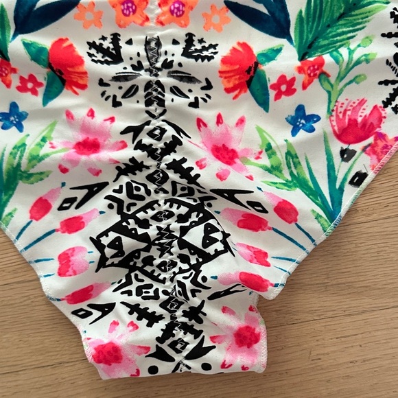 Body Glove tanga floral bikini bottoms with tie-up sides and ruching - L - Picture 6 of 7